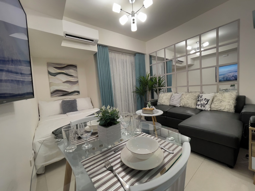 Standard Studio Suite, Balcony, Pool View photo 2
