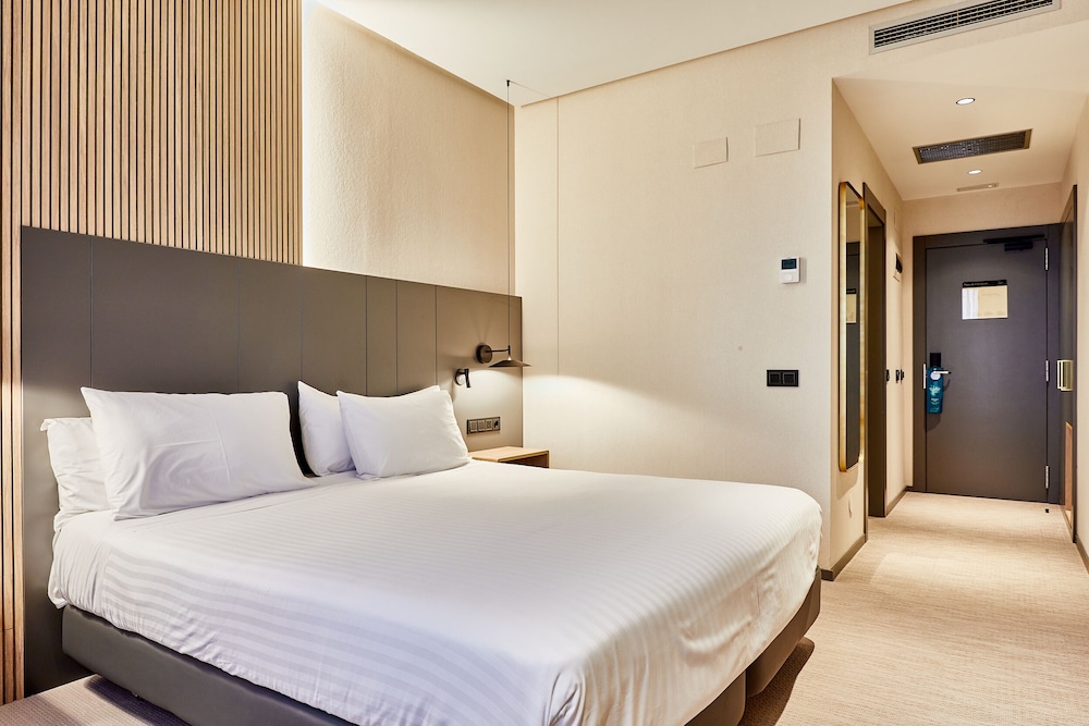 Standard Room (Deluxe) - Photo 6