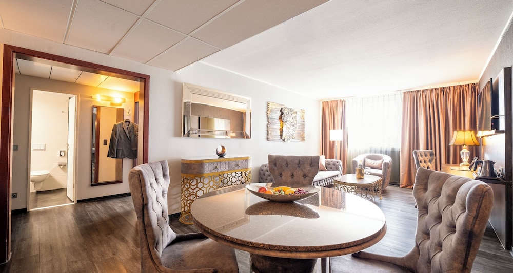 Suite - Photo 9