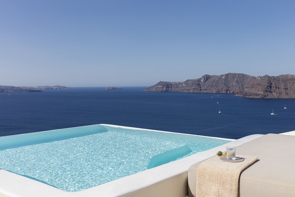 Infinity Pool Suite