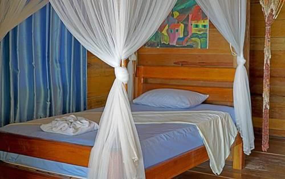 Tree House, 1 Queen Bed, Sea View, Beachfront