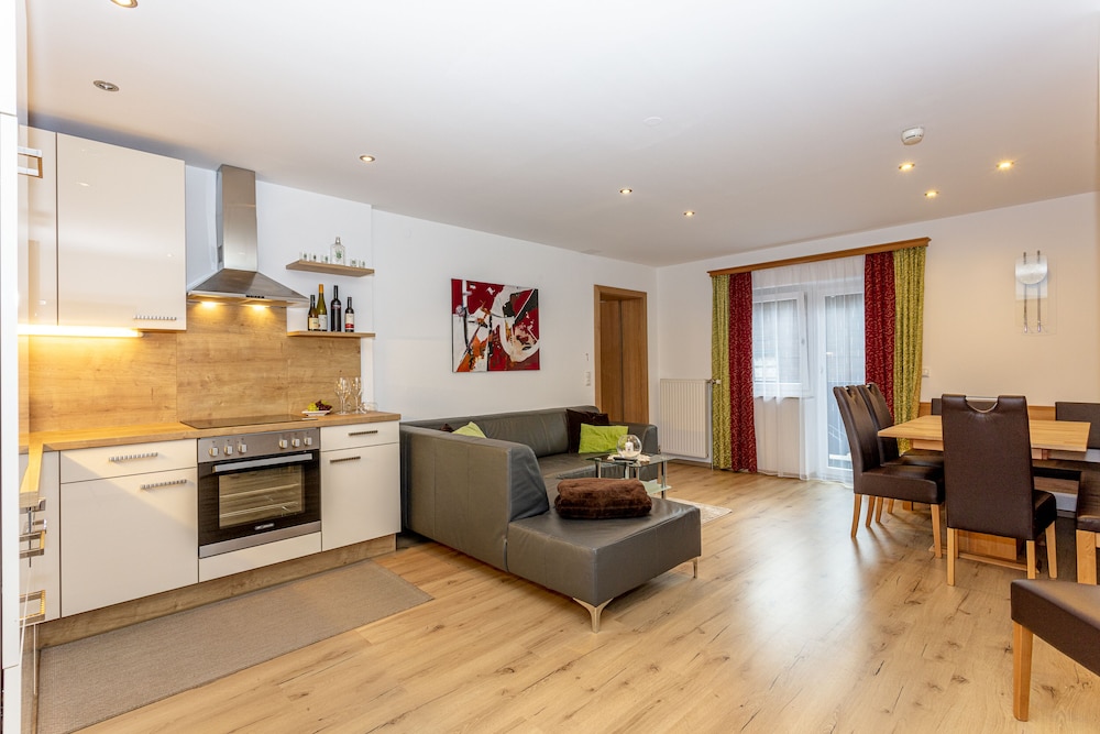 Deluxe Condo, 2 Bedrooms, Balcony, Mountain View (Birkenzweig, incl. cleaning fee)