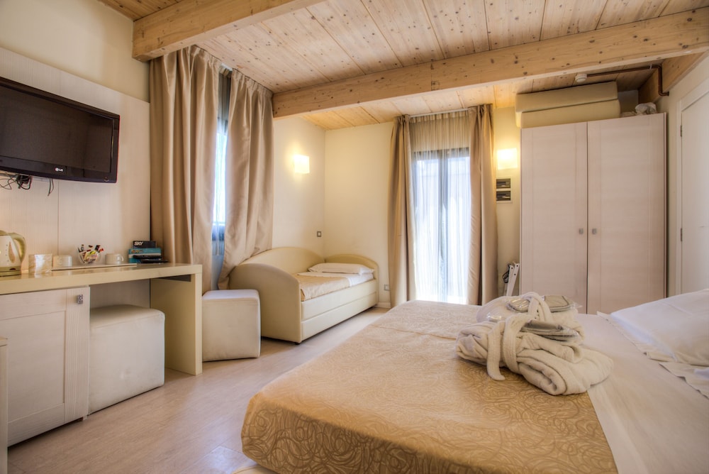 Quadruple Room (Spa Access) photo 2