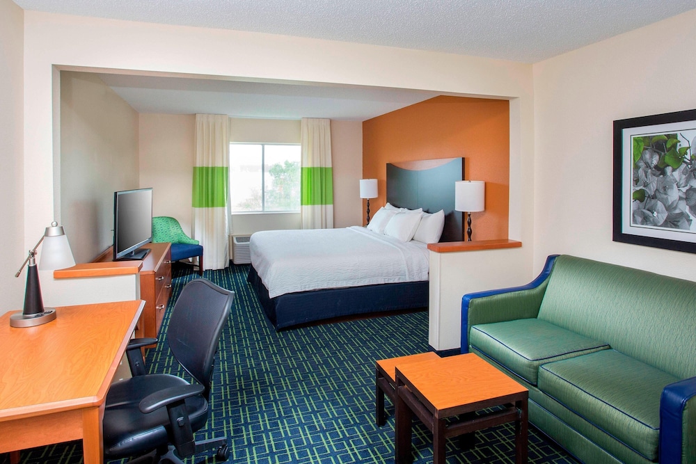 Executive Suite, 1 King Bed with Sofa bed - Photo 1
