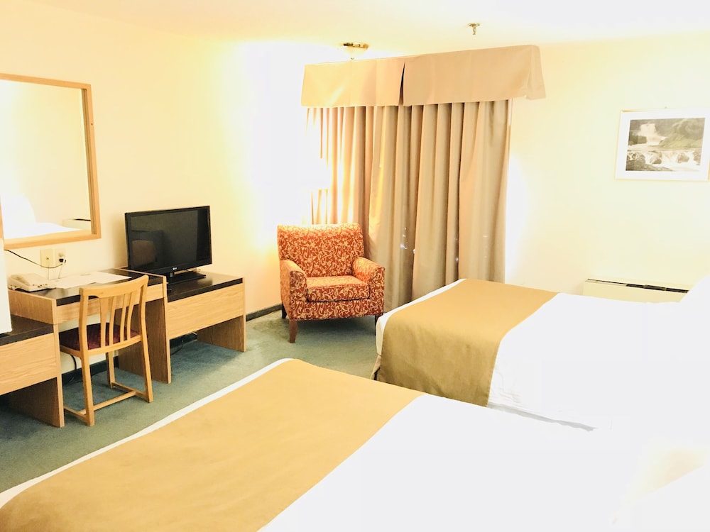 Standard Double Room, 2 Queen Beds photo 2
