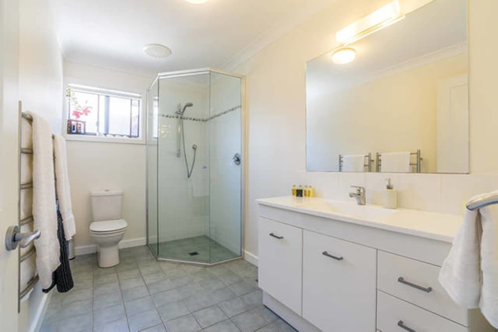 Self Contained 2 Bedroom, 2 Bathroom House photo 3