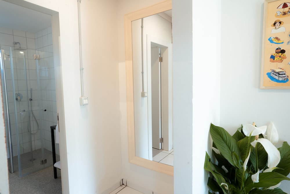 Private Room With Shared Bathroom