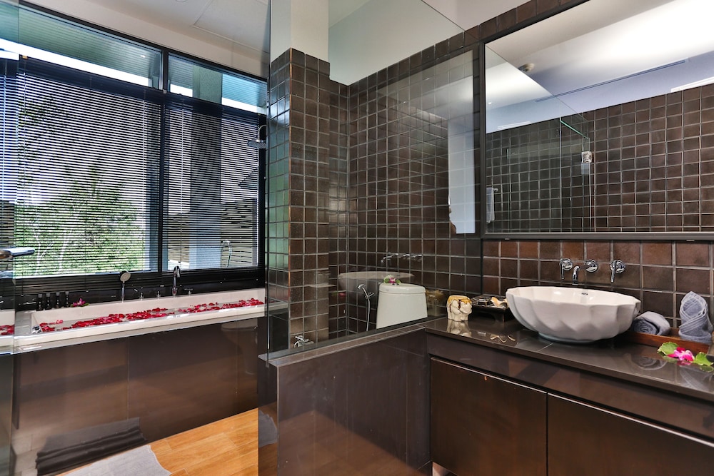2 Bedroom with Pool, Forest View - Photo 9