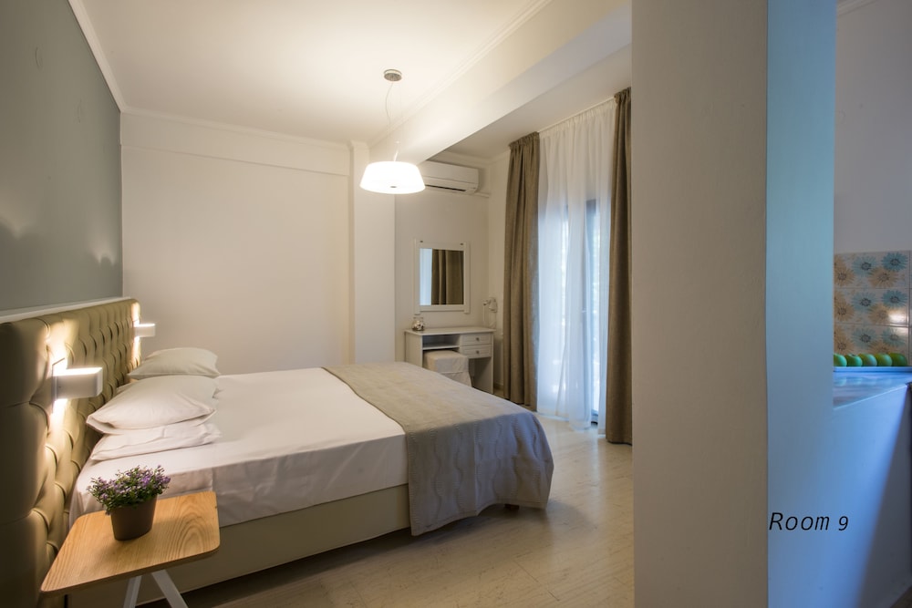 Standard Triple Room, Balcony, Courtyard View (9) photo 2