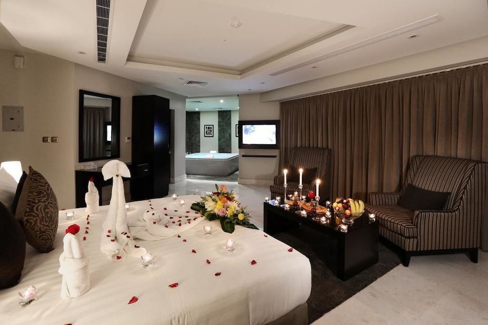 Honeymoon Suite photo 3