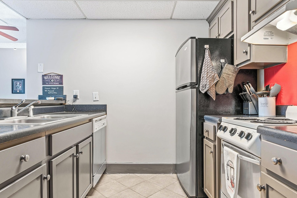 Condo, 2 Queen Beds, Kitchen, City View (Home Is Where the Arch is) photo 3