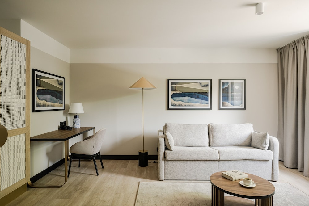 Deluxe Suite, 1 Queen Bed with Sofa bed, Balcony - Photo 8