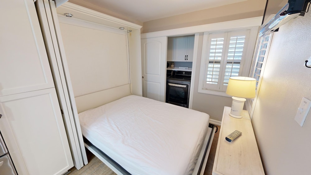 Condo, 2 Bedrooms