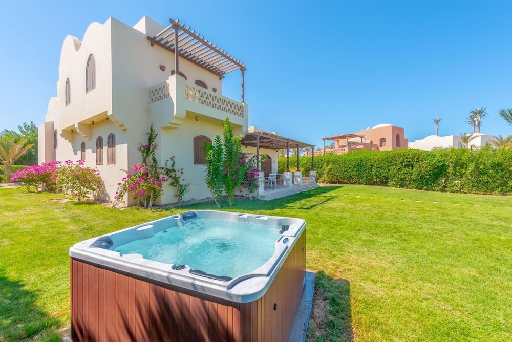 Villa photo 1