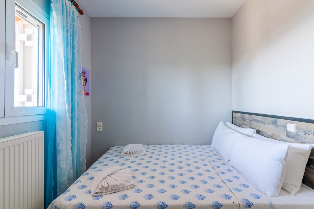 Family House, Multiple Beds, 2 Bathrooms, Garden Area (Vineyard Pool Villa Sea View Crete)