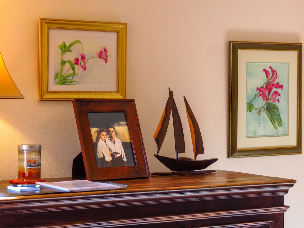 Room (Rosewood Queen with En Suite Bathroom) photo 3