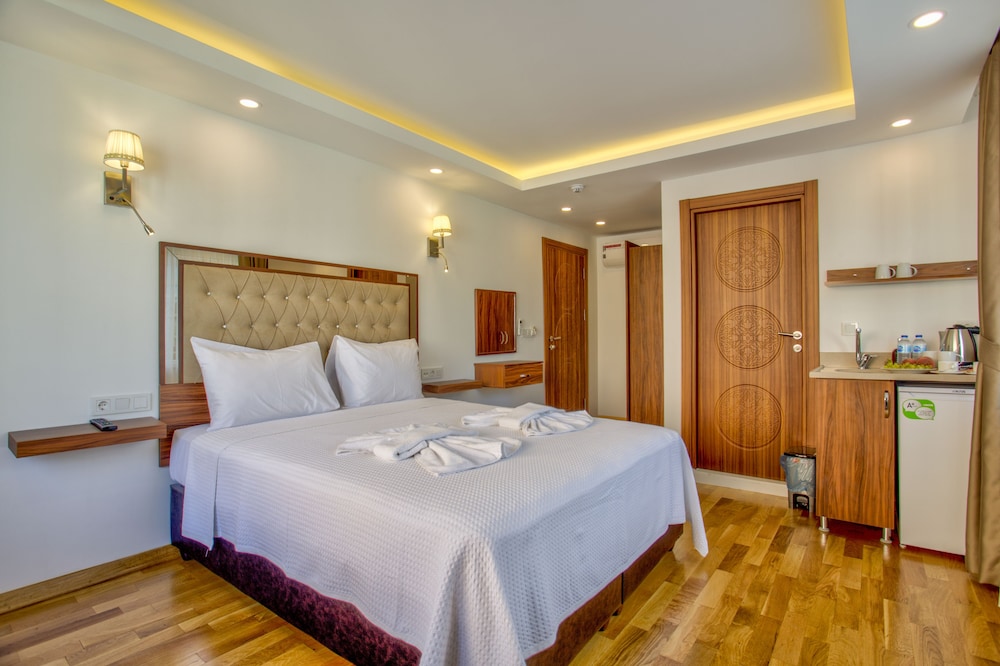 Deluxe Triple Room photo 3