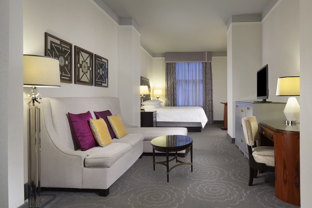 Junior Suite, 1 King Bed (Roll-In Shower) - Photo 1