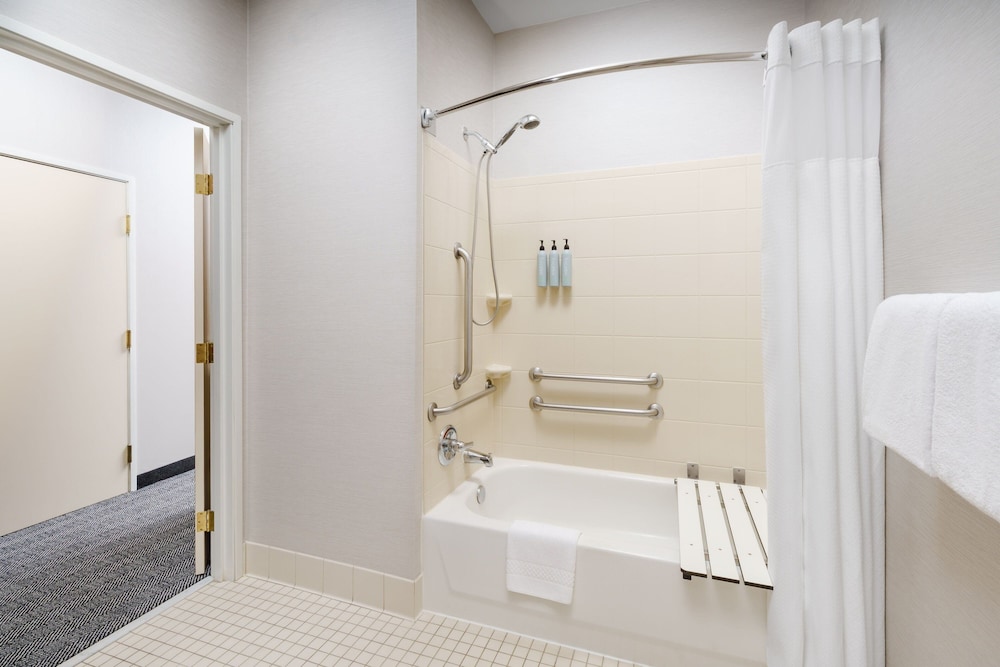 Room, 1 King Bed with Sofa bed (Mobility/Hearing Accessible, Tub) - Photo 8