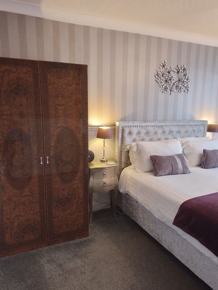 Deluxe Room, 1 King Bed, Sea View (Second Floor) photo 1