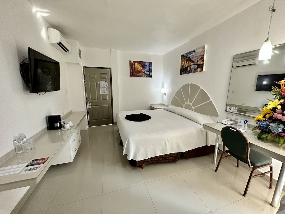 Executive Room, 1 King Bed, Non Smoking photo 3