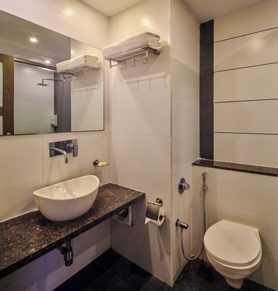 Deluxe Room - Photo 10