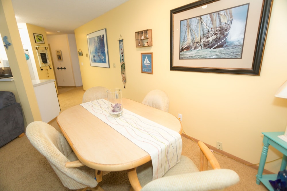 Deluxe Room, Multiple Beds, Kitchen, Pool View (1 Bedroom Dlx-Room 214-Pet Friendly) - Photo 14