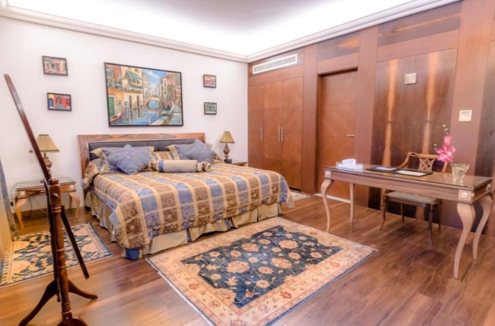 Royal Suite photo 1