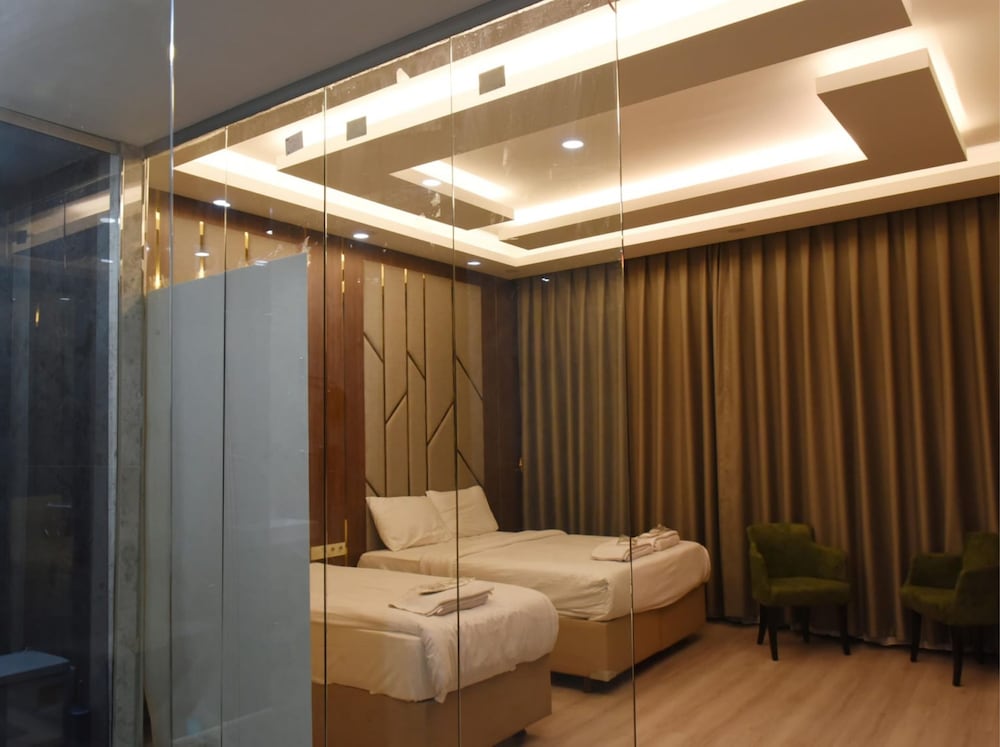 Deluxe Room, Hot Tub photo 3