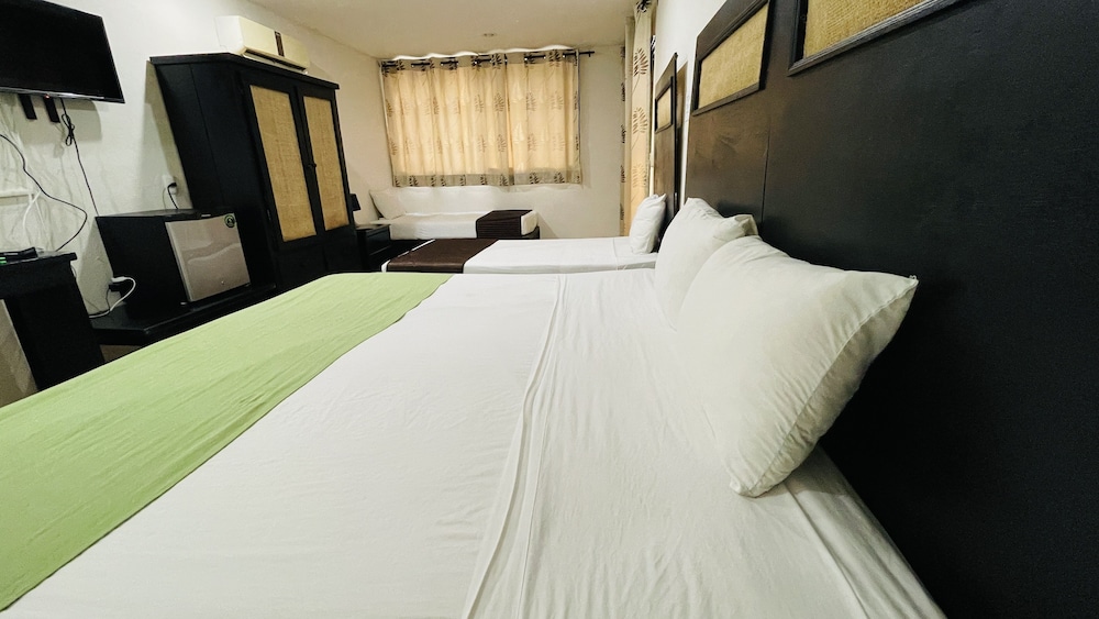 Basic Quadruple Room - Photo 12