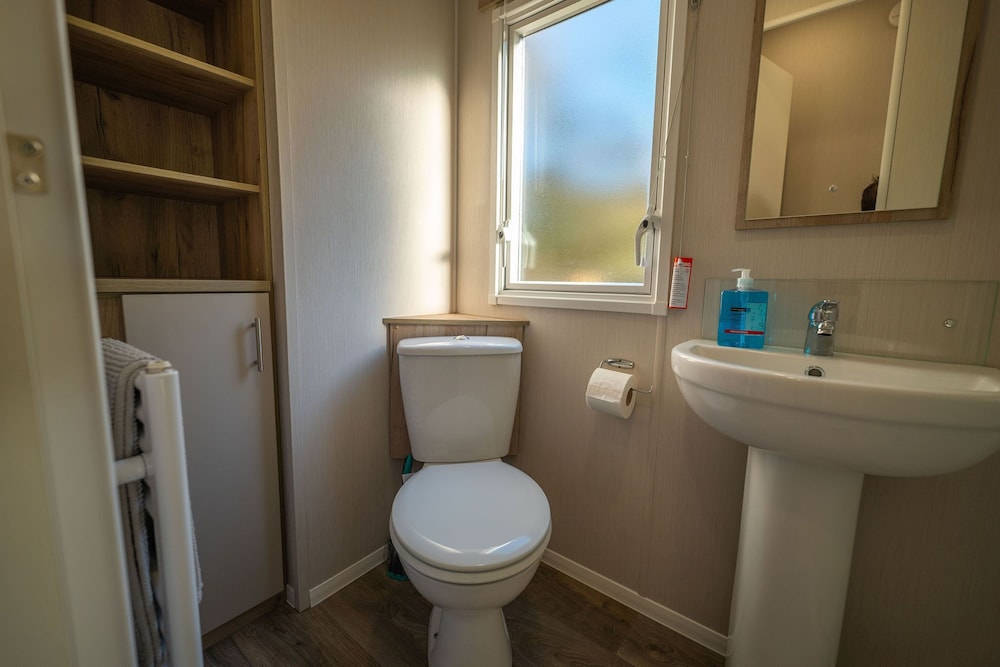 Mobile Home, Private Bathroom photo 3