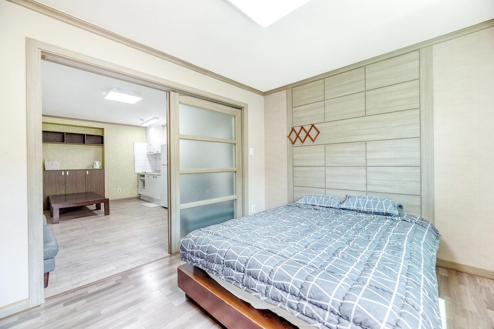 Basic Room, 2 Bedrooms (201)