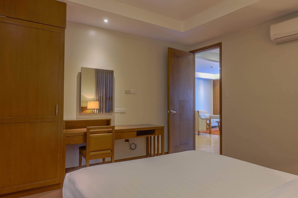 2 Bedroom Suite - Photo 2