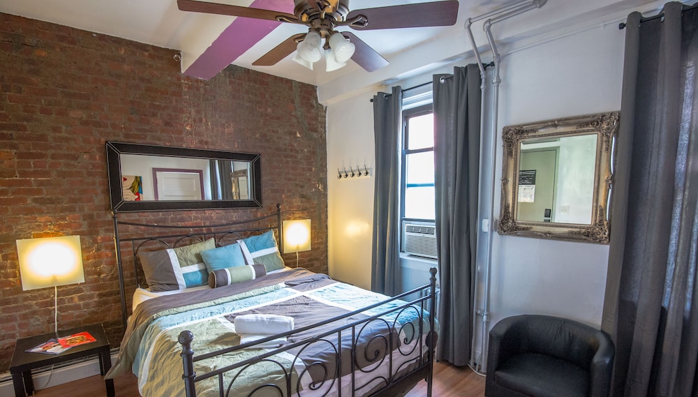 Room, 1 Queen Bed, Private Bathroom photo 3