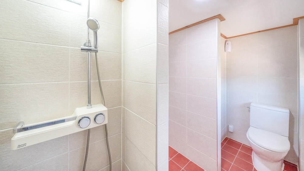 Basic Room, 1 Bedroom (red 3) - Photo 14