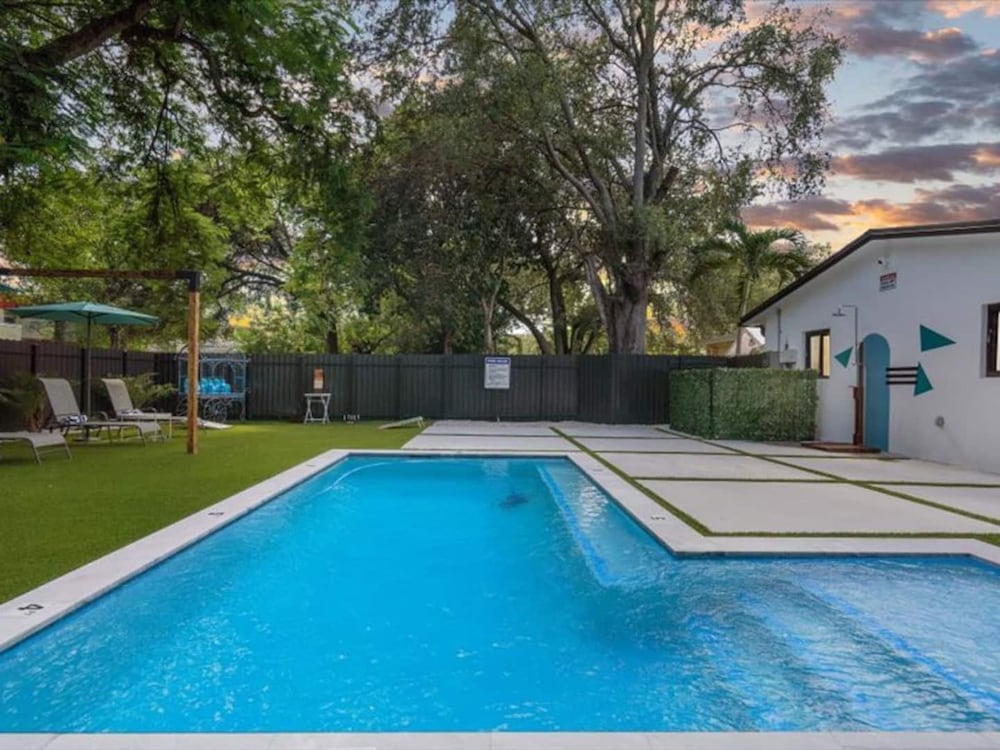Sleek Modern Miami Getaway With Pool Oasis, 사진 19