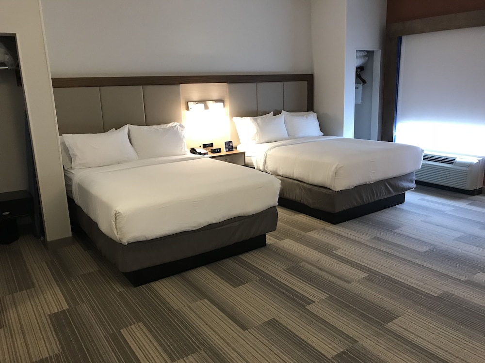 Suite, 2 Queen Beds - Photo 5