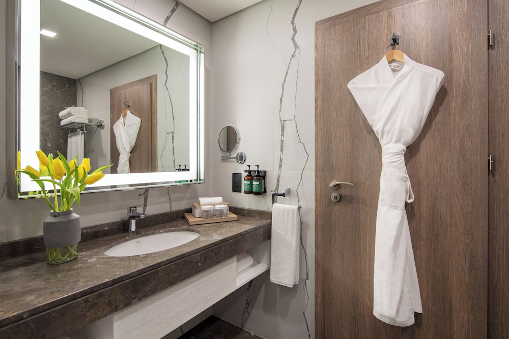 Deluxe Room, 1 King Bed, Beach View, Beachfront (Palm Beachfront View)