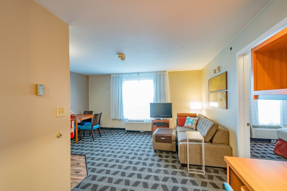 Suite, 1 Bedroom - Photo 1