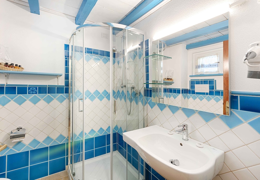 Standard Double Room - Photo 7