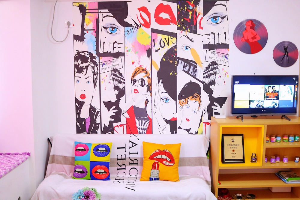 Round-Bed Room photo 1