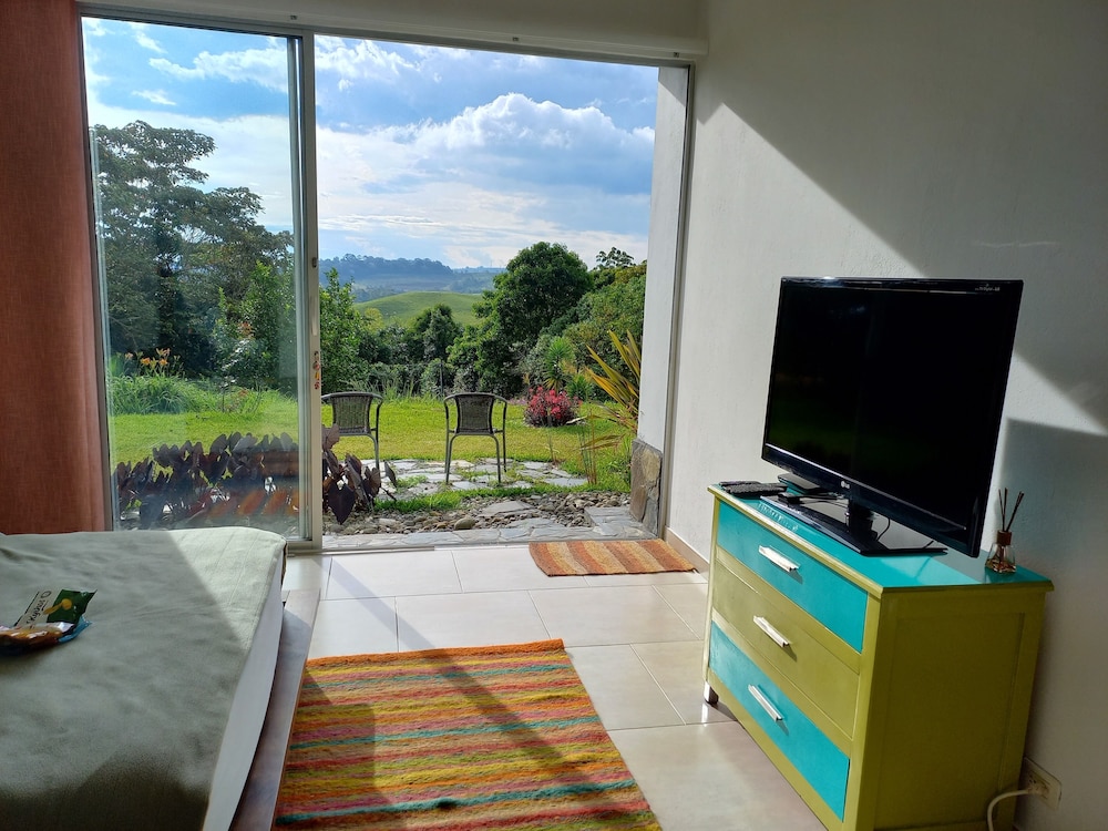 Deluxe Suite, 1 Bedroom, Ensuite, Garden View (Blue Gardens) photo 2