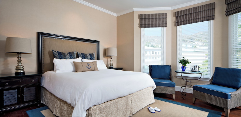 Deluxe Suite, Partial Ocean View