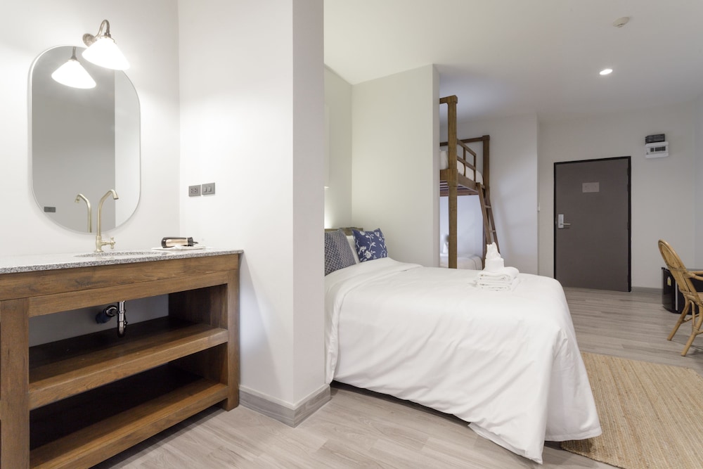 Quad Room - Photo 12