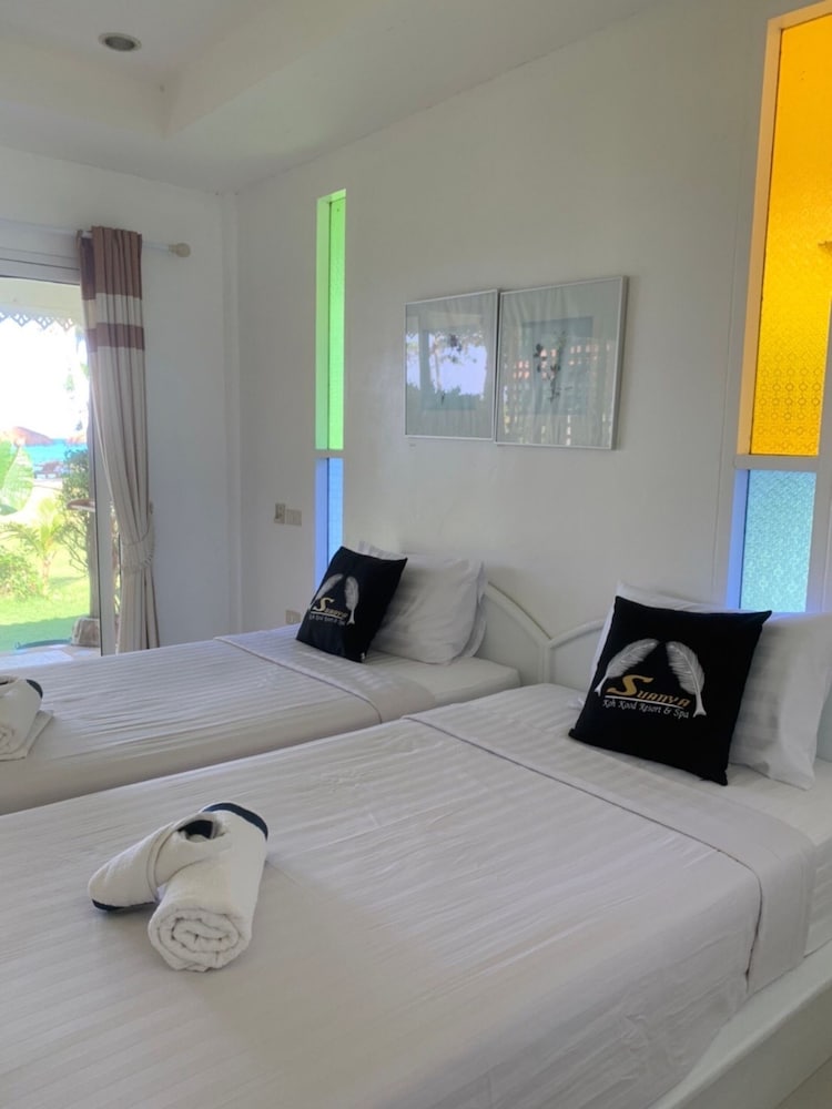 Beachfront Villa with Sea View - Photo 2