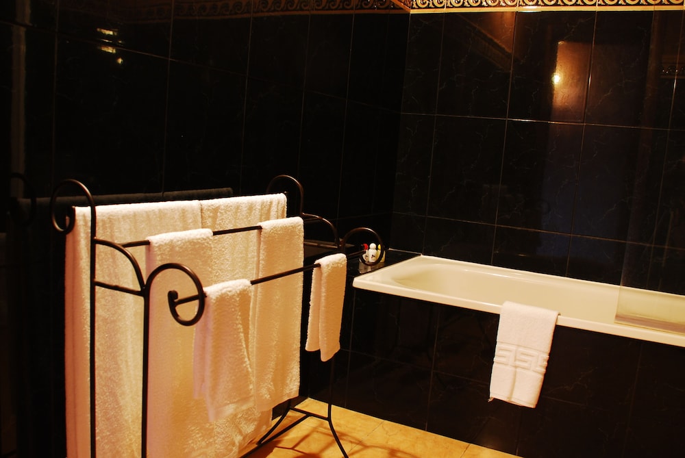 Double Room - Photo 5