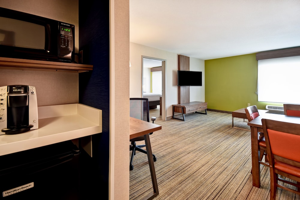 Suite, 1 Bedroom, Accessible (Communications, Accessible Tub) - Photo 1
