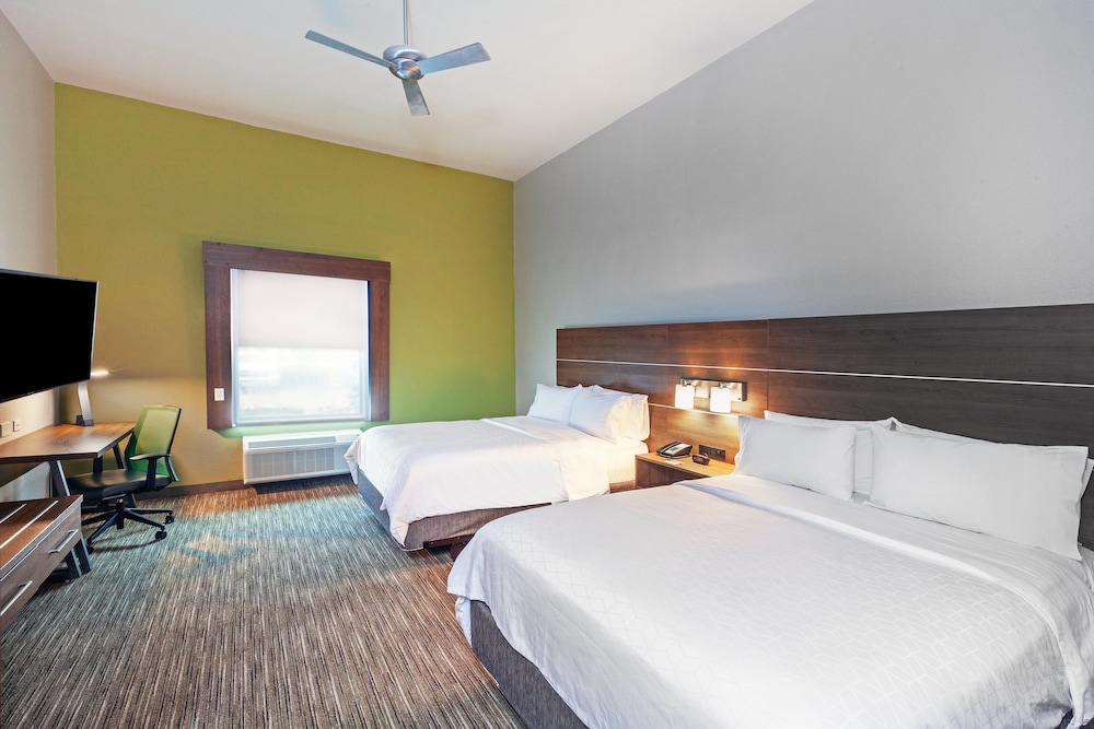 Standard Room, 2 Queen Beds - Photo 1