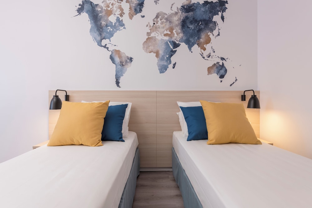 Standard Room, Multiple Beds - Photo 1
