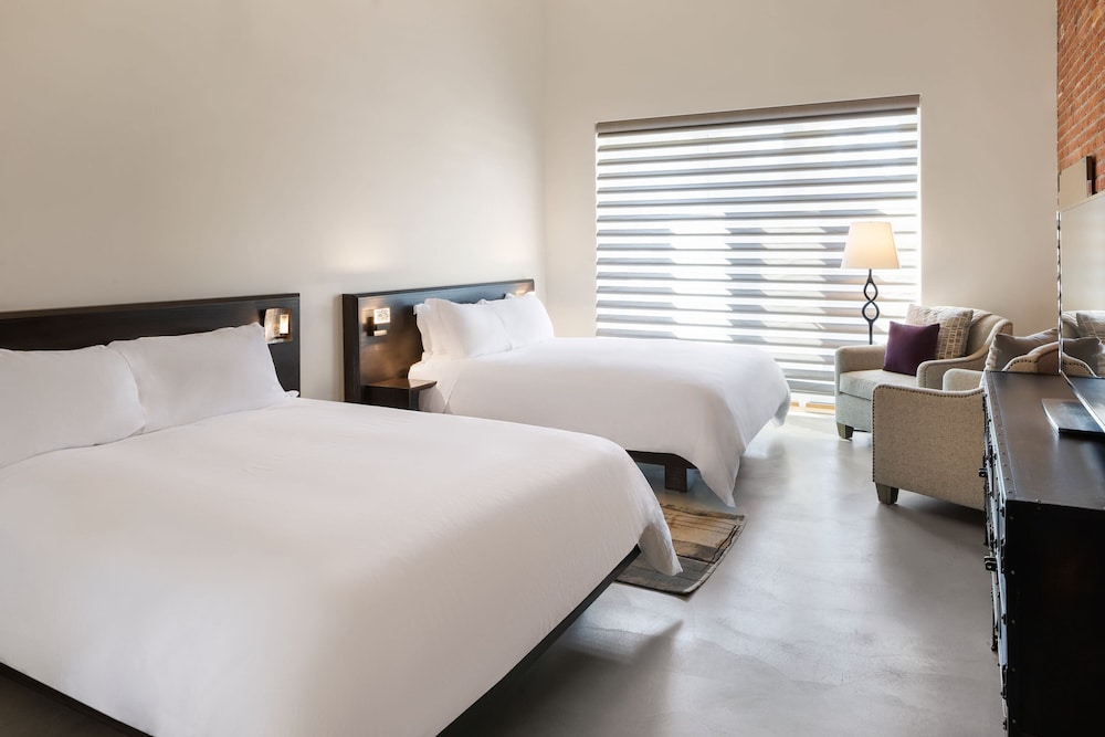 Room, 2 Queen Beds, City View (Mobility/Hearing Access, Roll-In Shwr)